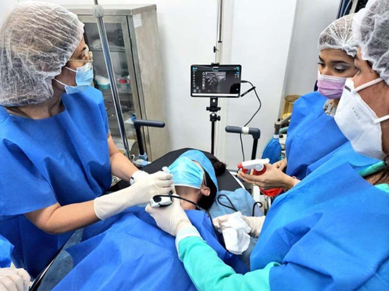 Mobile handheld ultrasound device for point-of-care imaging