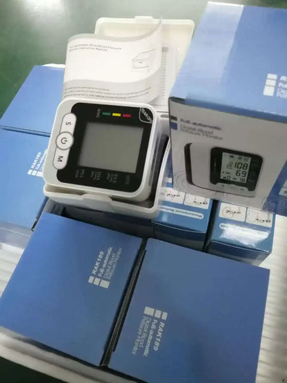 RAK189 电动腕式血压计，带心率和脉搏追踪功能，液晶显示屏，可拆卸电池，CE 认证